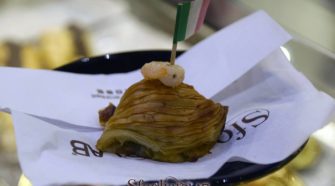 sfogliatella con zucchine e gamberetti